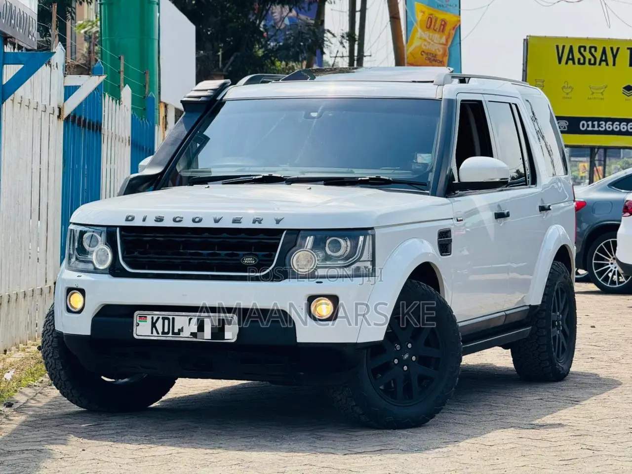 Land Rover Discovery 2016 White