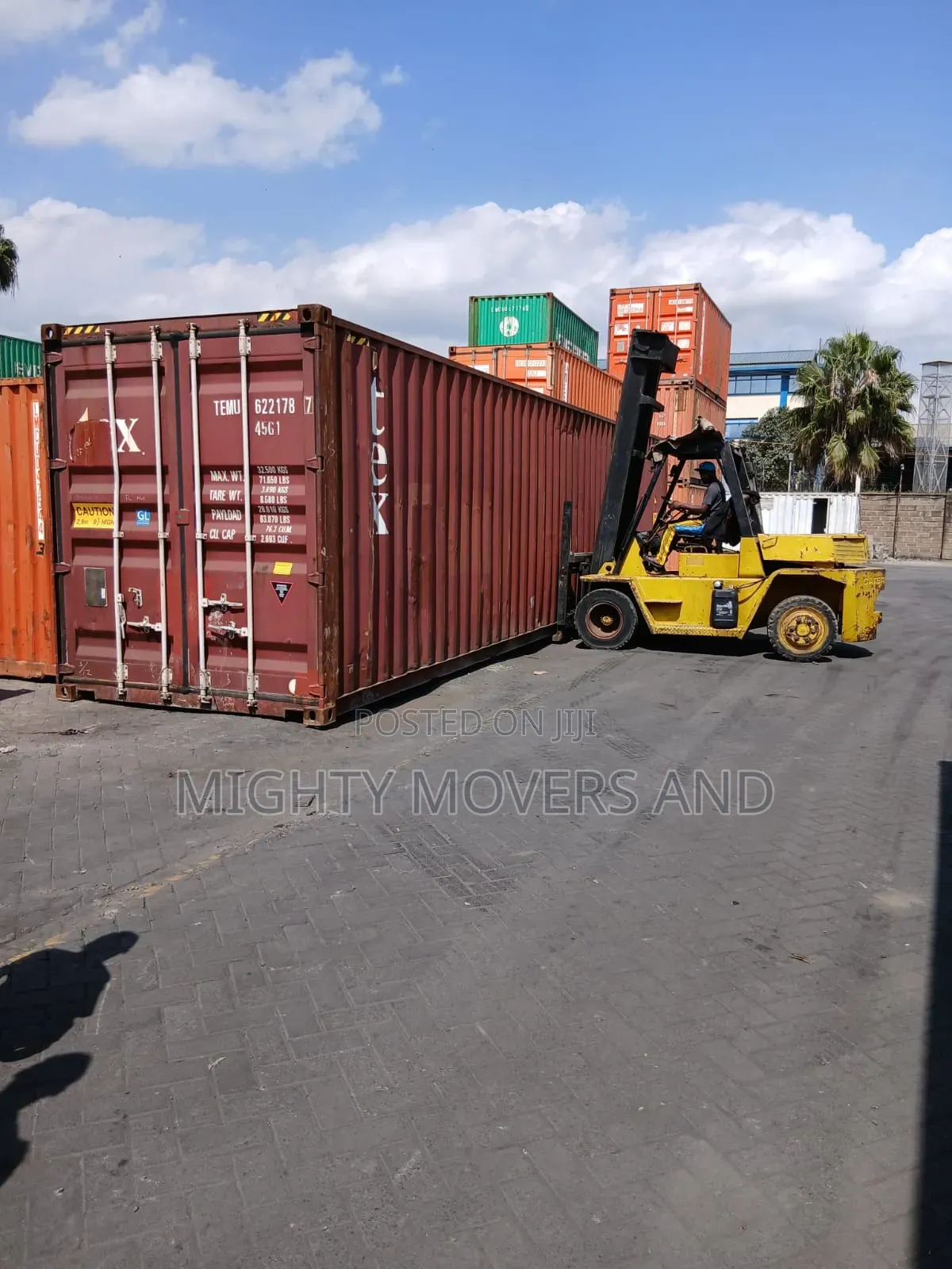 Cranes And Forklifts For Lifting Jobs Available