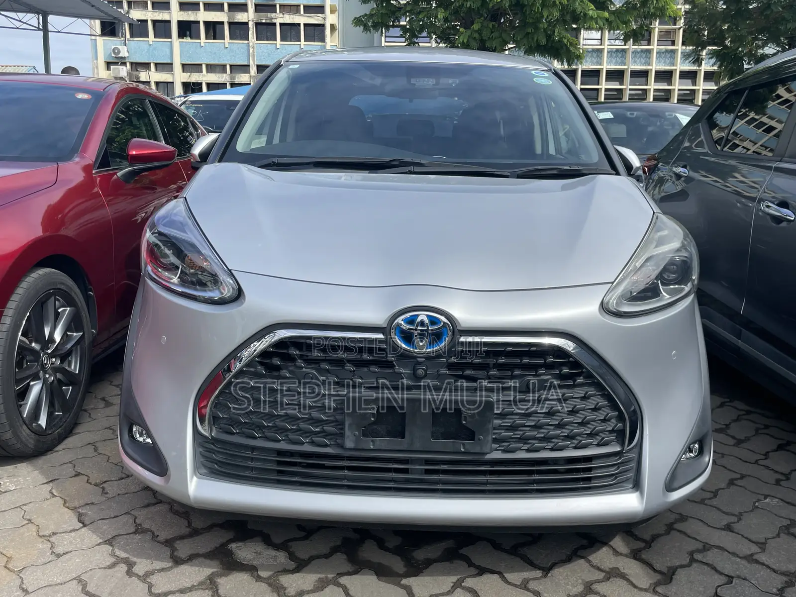 Toyota Sienta 1.5 Hybrid FWD 2019 Silver