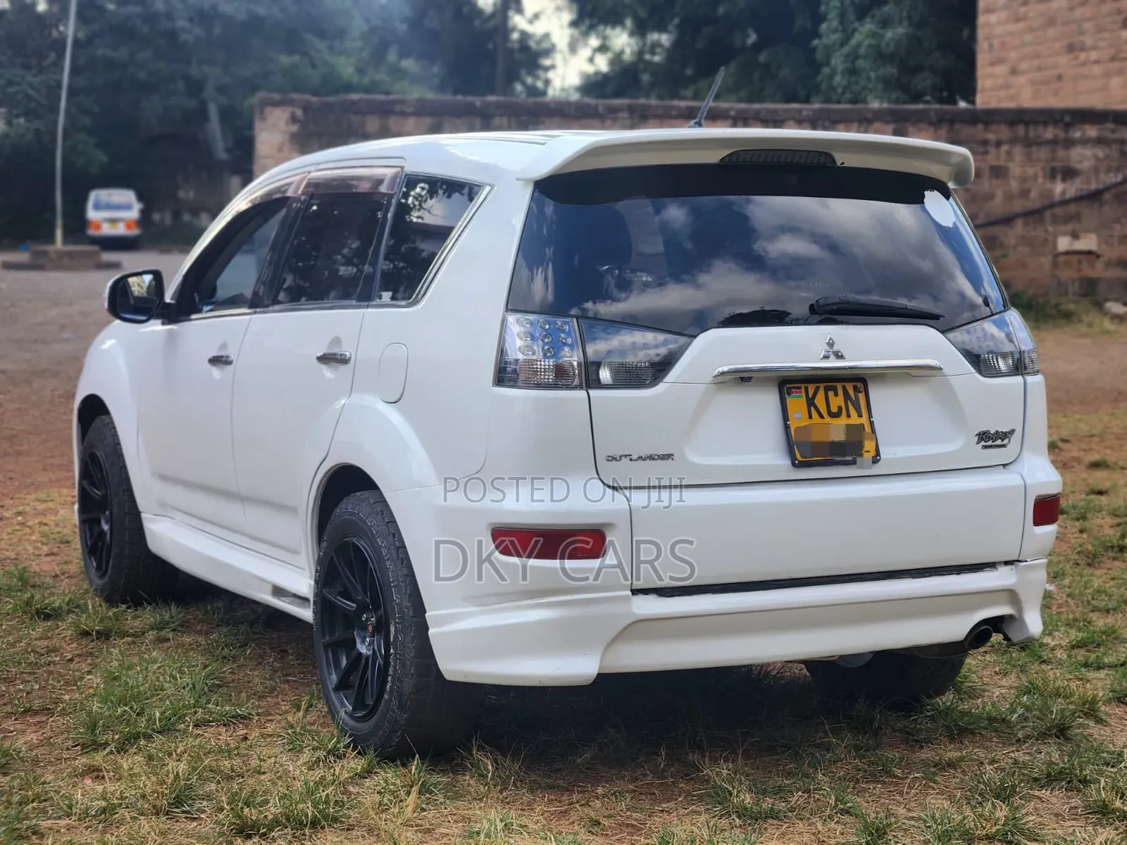 Mitsubishi Outlander 2010 White