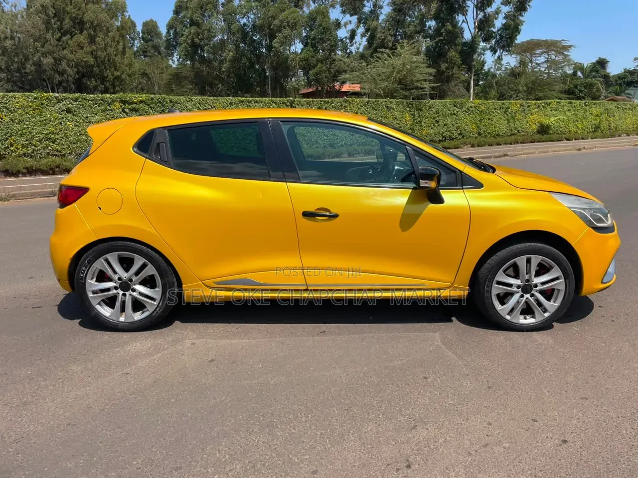 Renault Lutecia 2016 Yellow