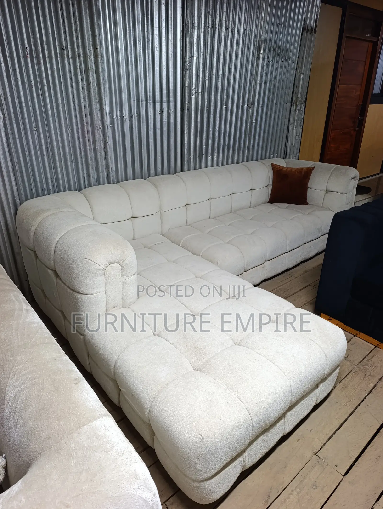 6 Seater White Bubble L Sofa With Permanent Back