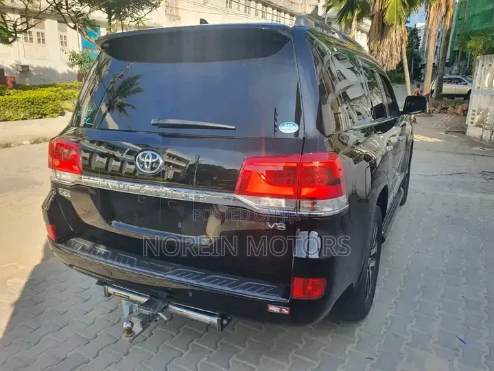 Toyota Land Cruiser 2022 Black