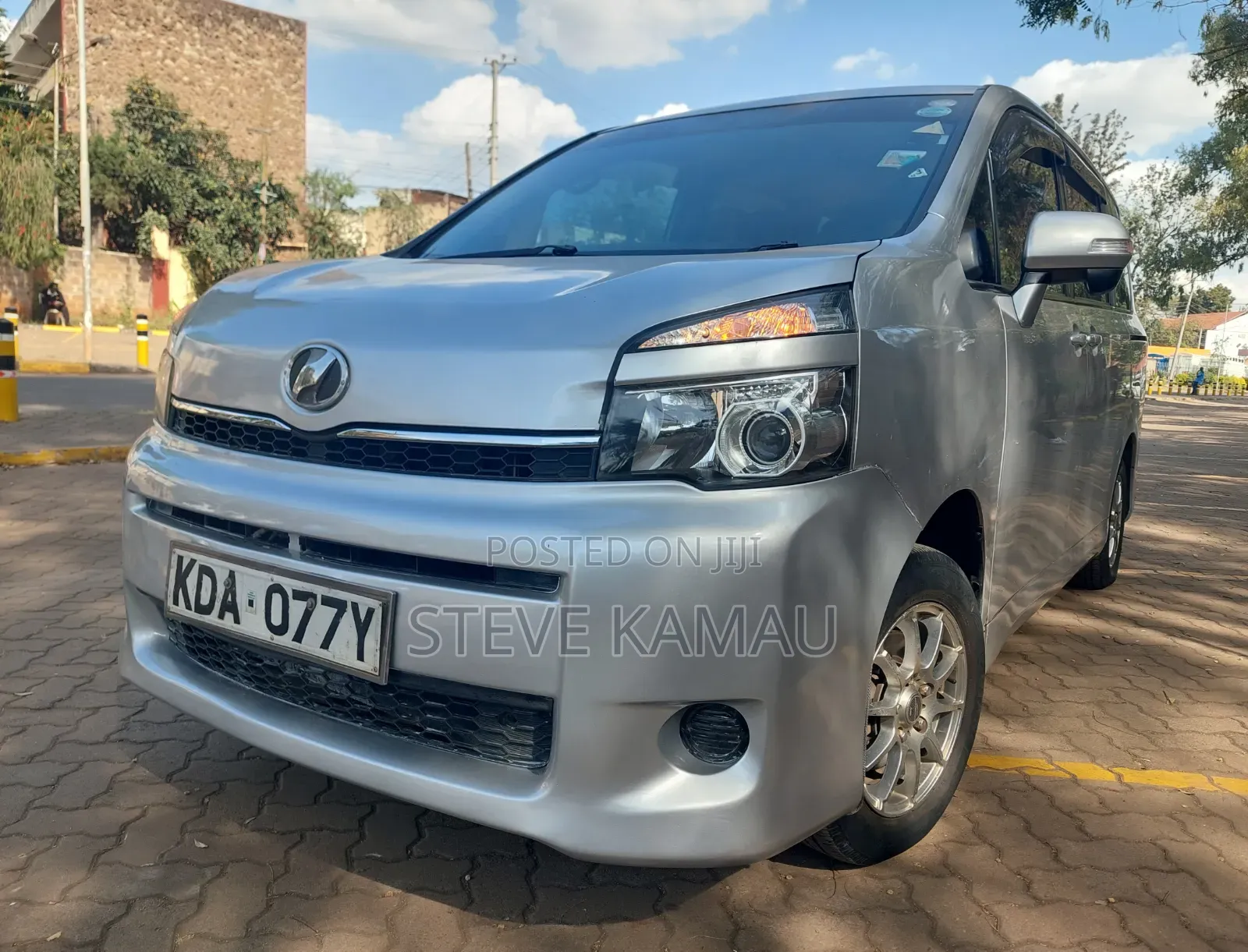 Toyota Voxy 2014 Silver