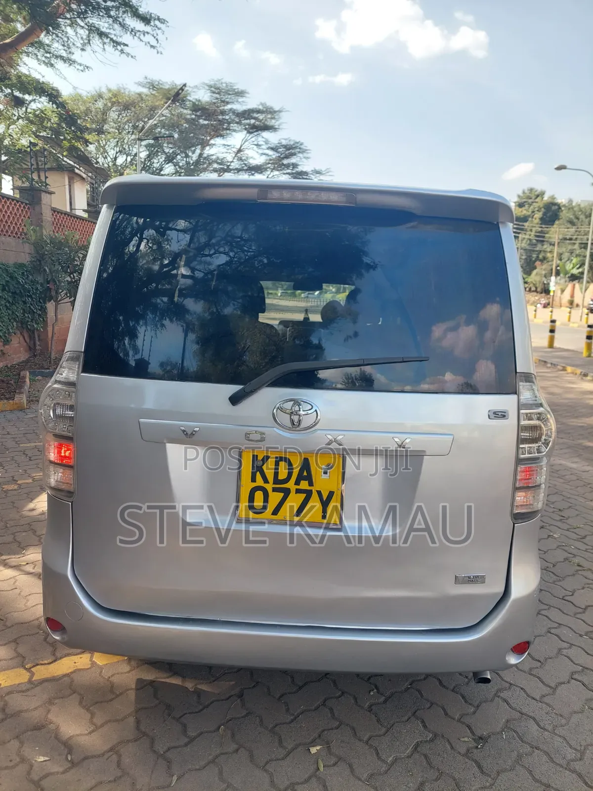 Toyota Voxy 2014 Silver