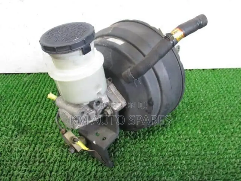 Isuzu Bighorn Brake Booster/Master Cylinder
