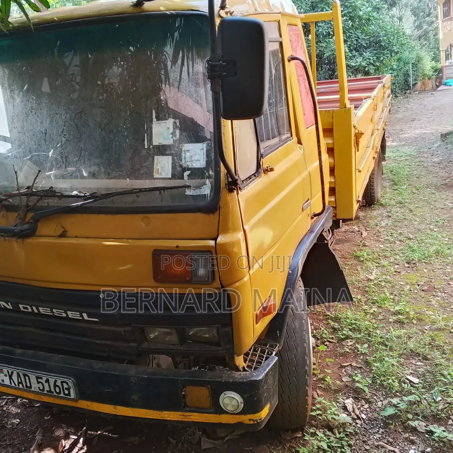 Nissan Diesel Low Bed