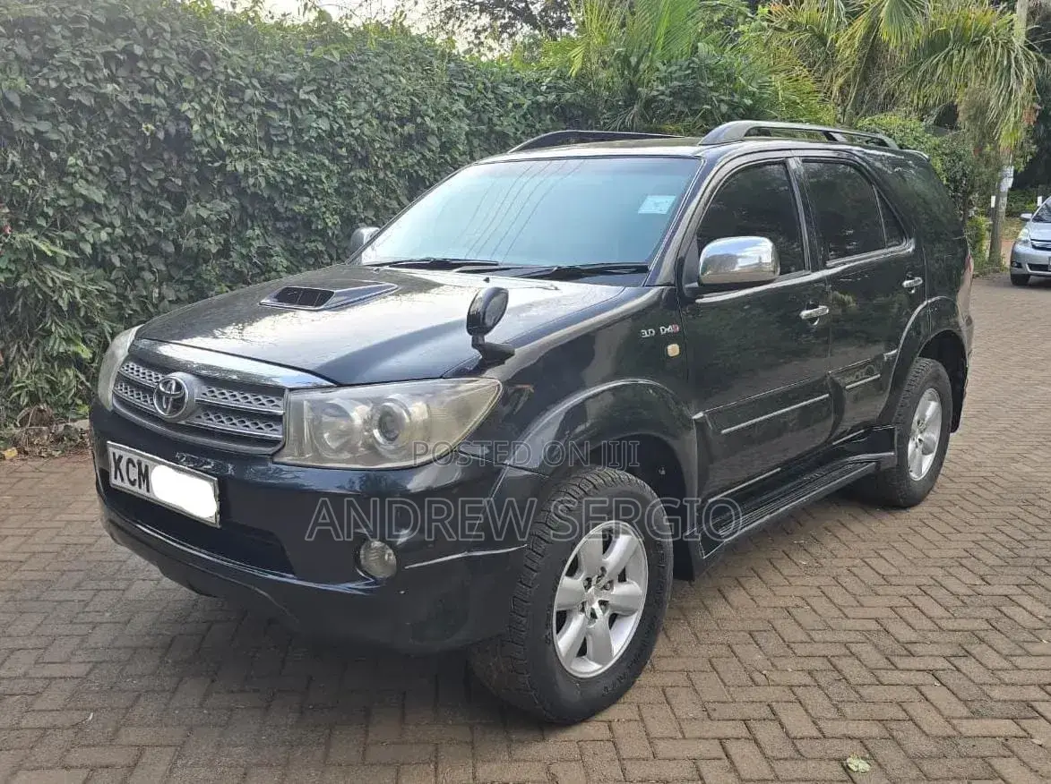 Toyota Fortuner 2010 Black