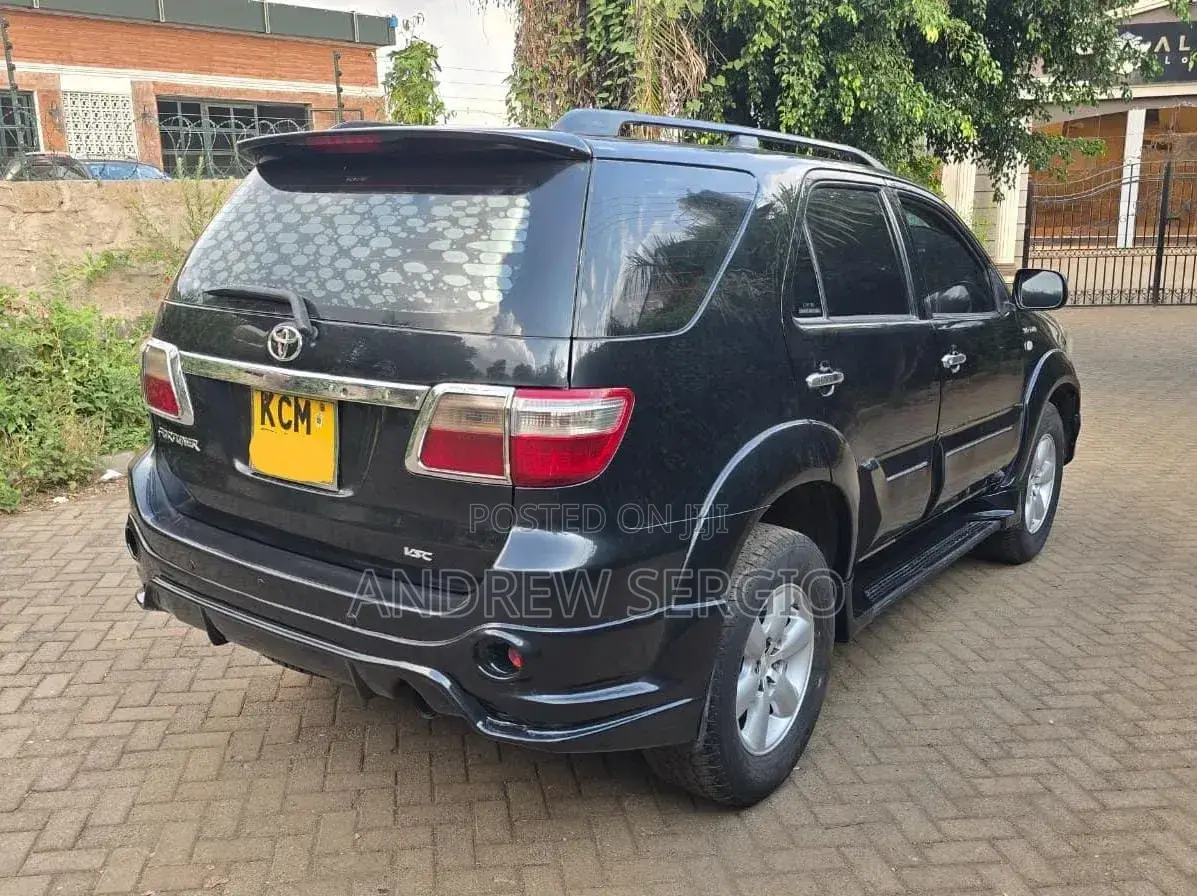 Toyota Fortuner 2010 Black