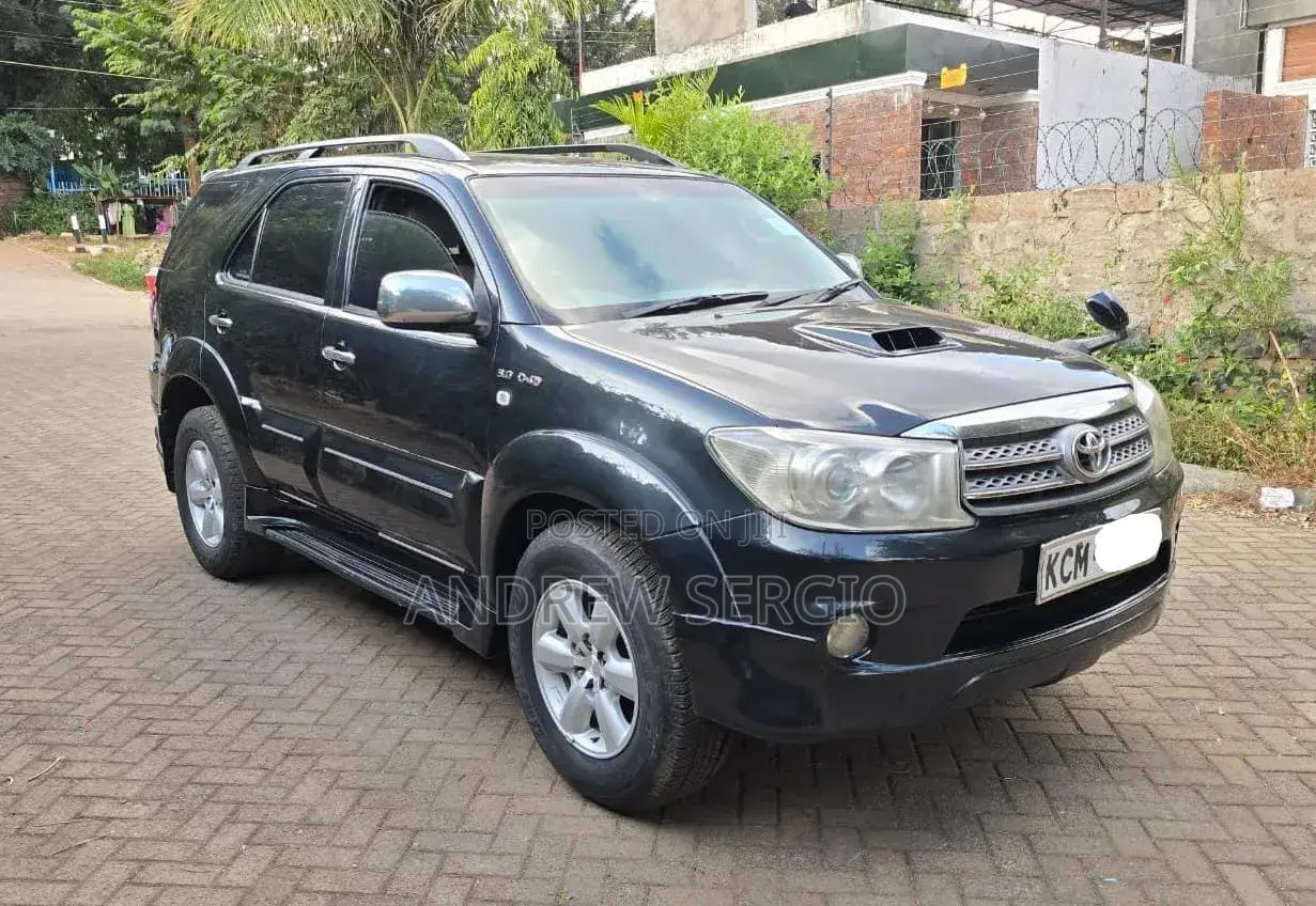Toyota Fortuner 2010 Black