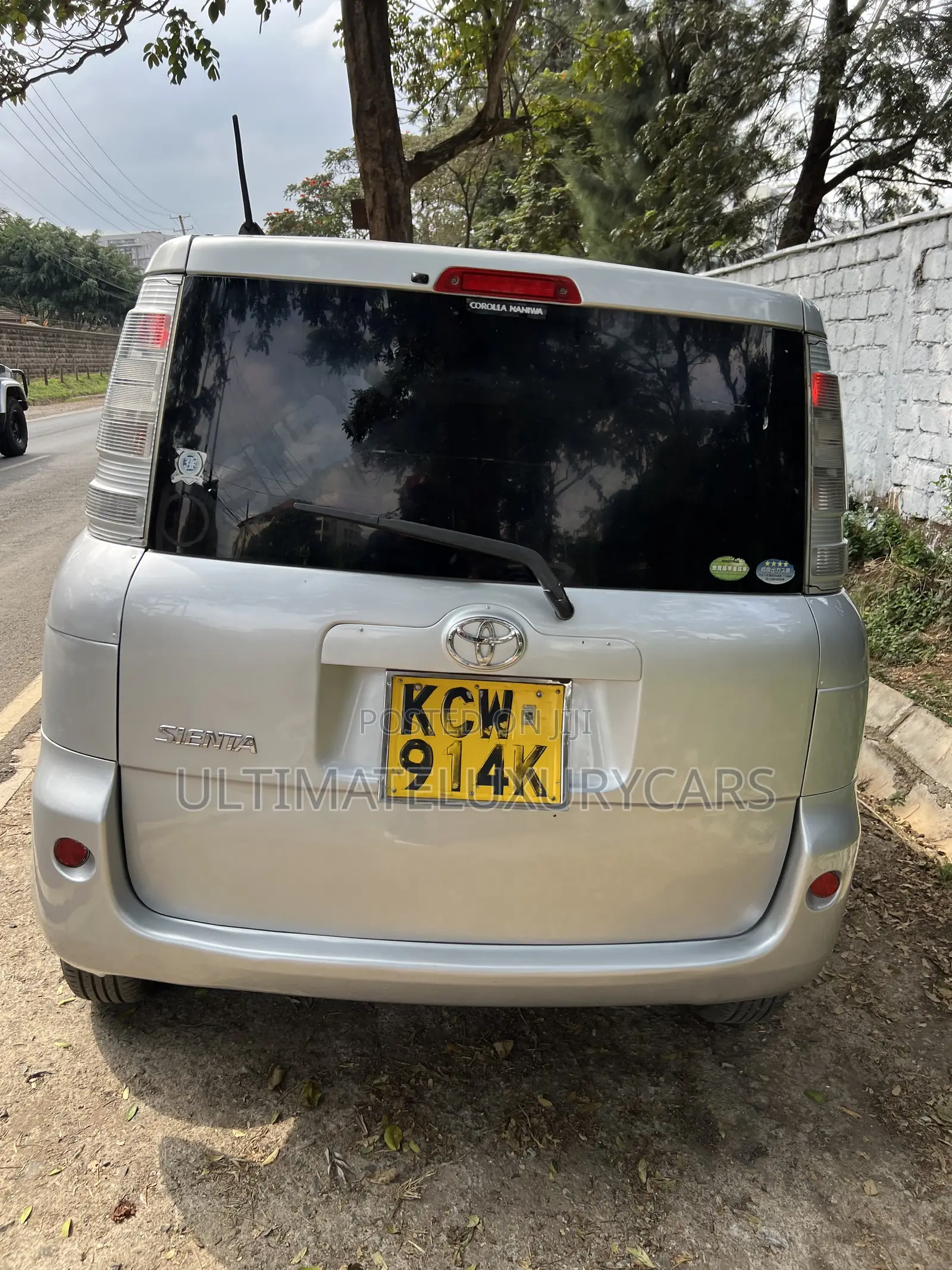 Toyota Sienta 1.5 FWD 2012 Silver