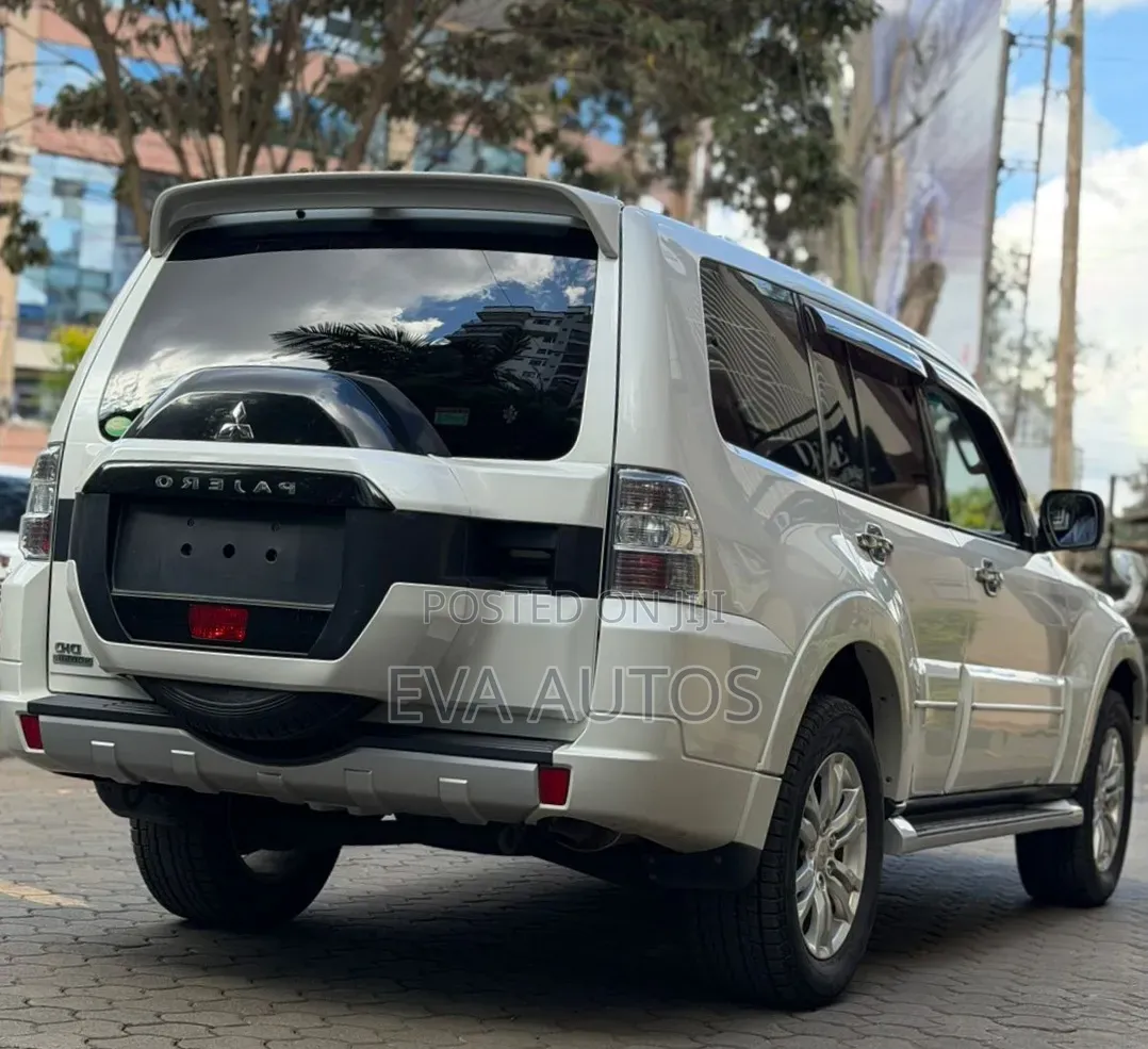 Mitsubishi Pajero 2019 White
