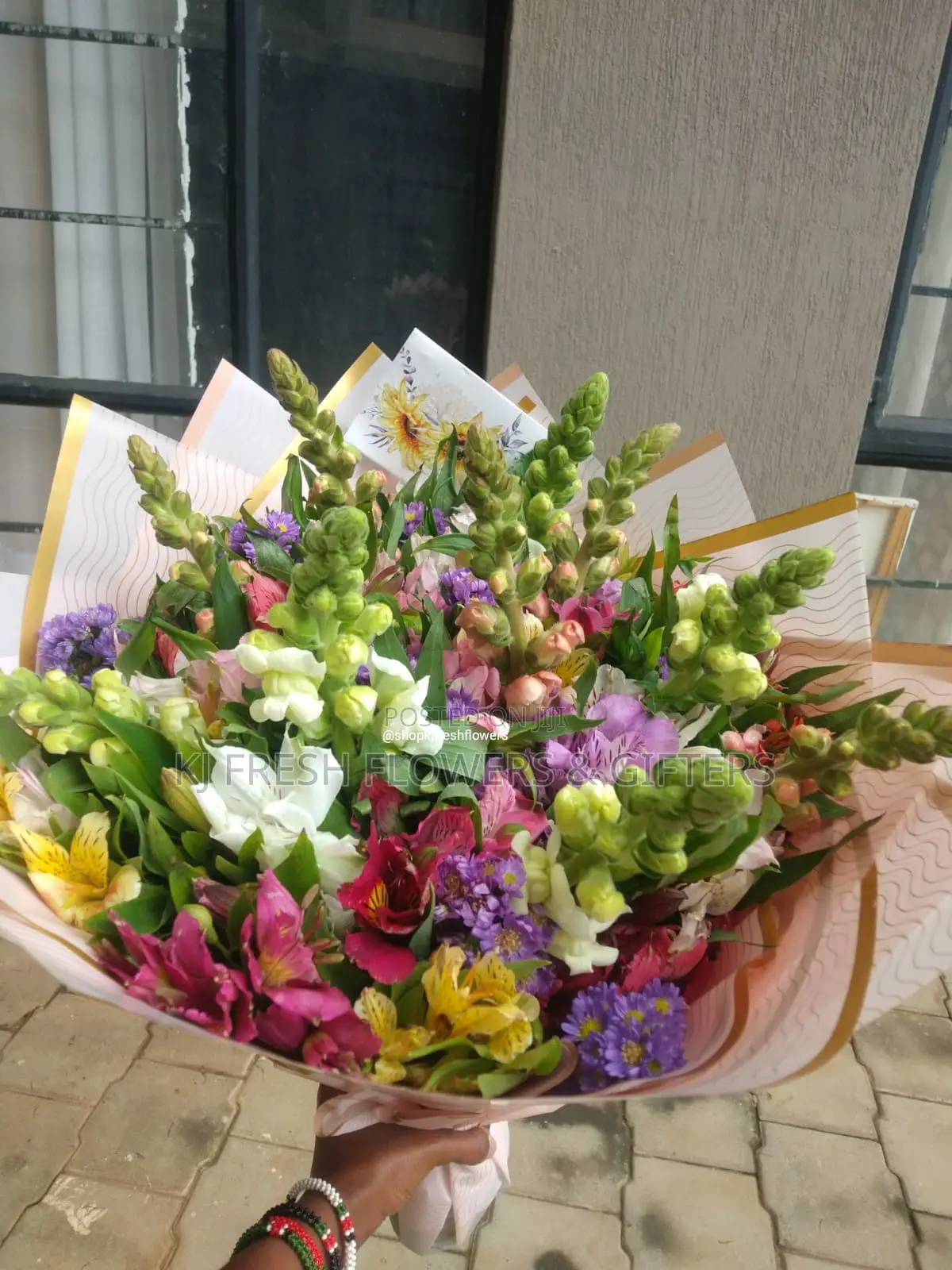 Fresh Flowers Subscription for Home, Office and Airbnb at Great Price