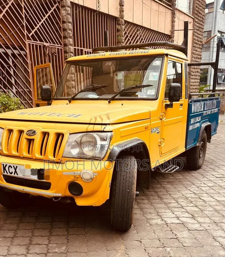 Mahindra Scorpio 2017 Yellow