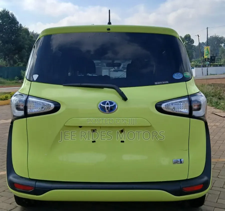 Toyota Sienta 2019 Green