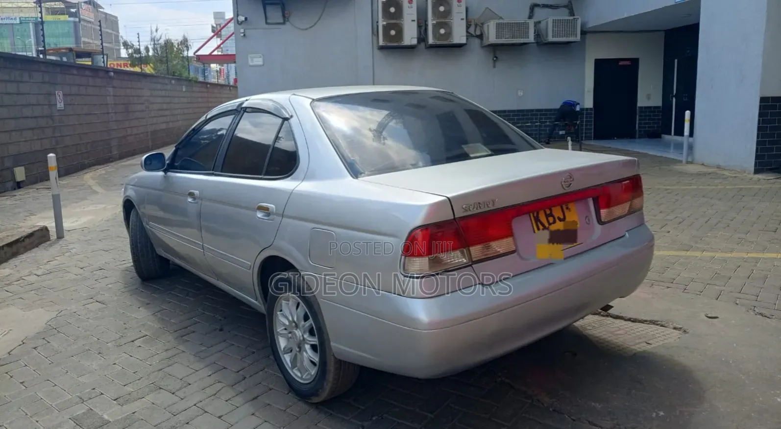 Nissan Sunny 2002 Silver