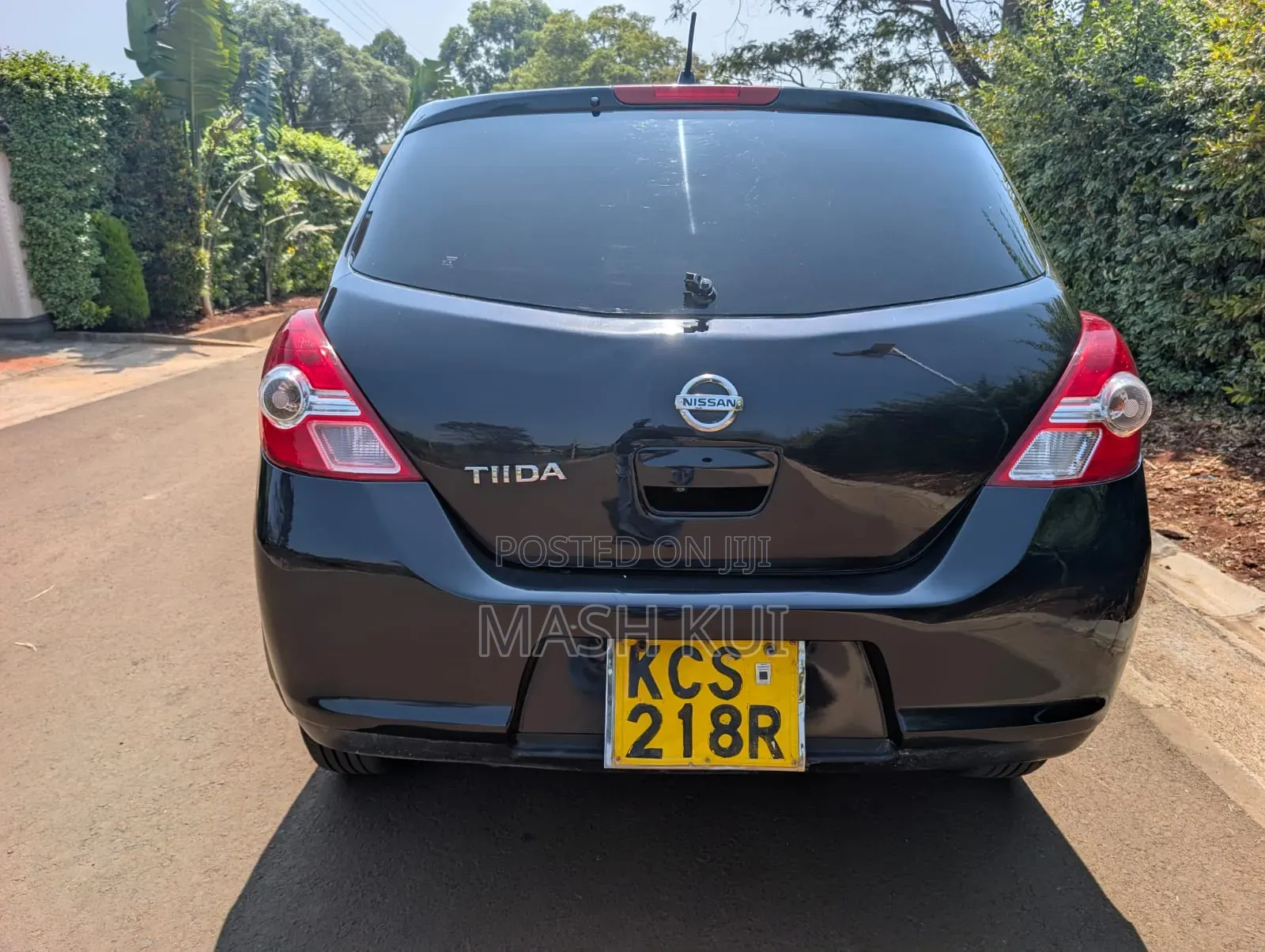 Nissan Tiida 2011 Black