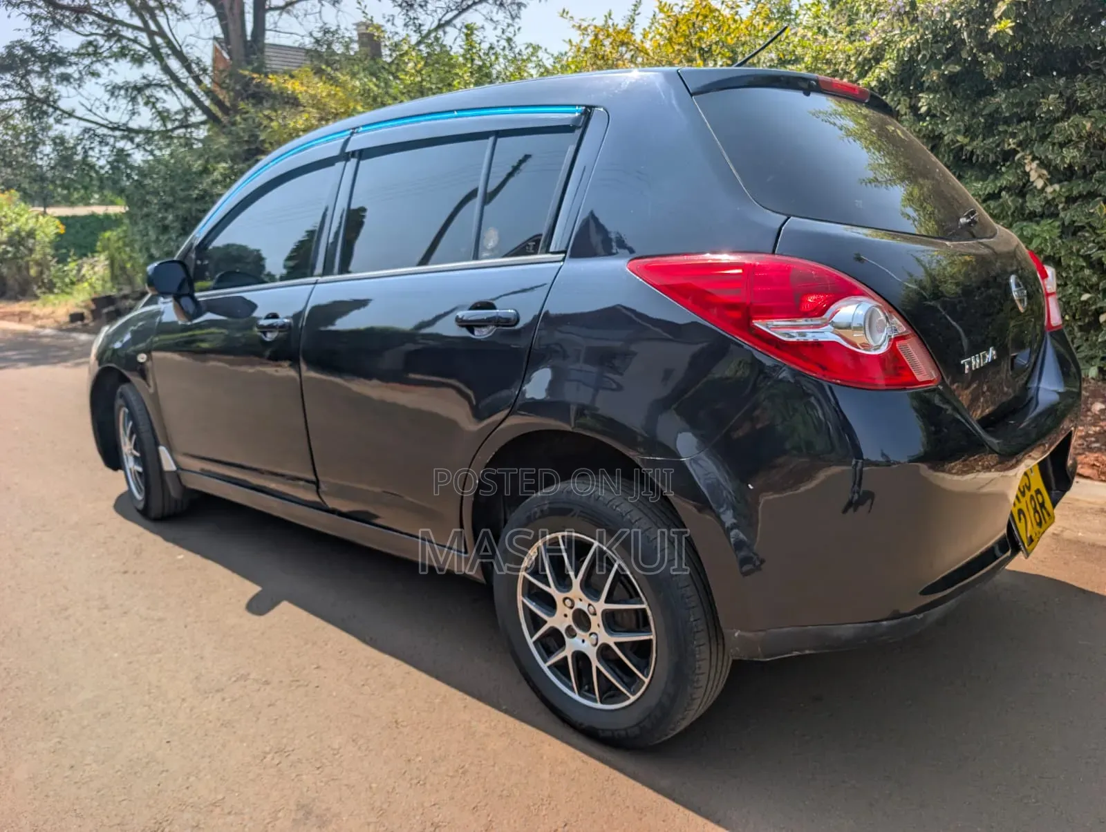 Nissan Tiida 2011 Black