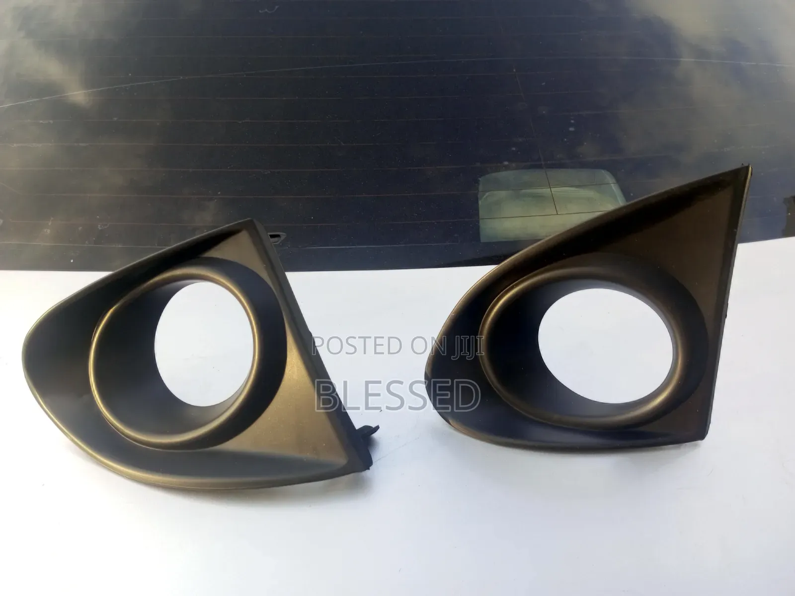 Axio Fog Light Cover
