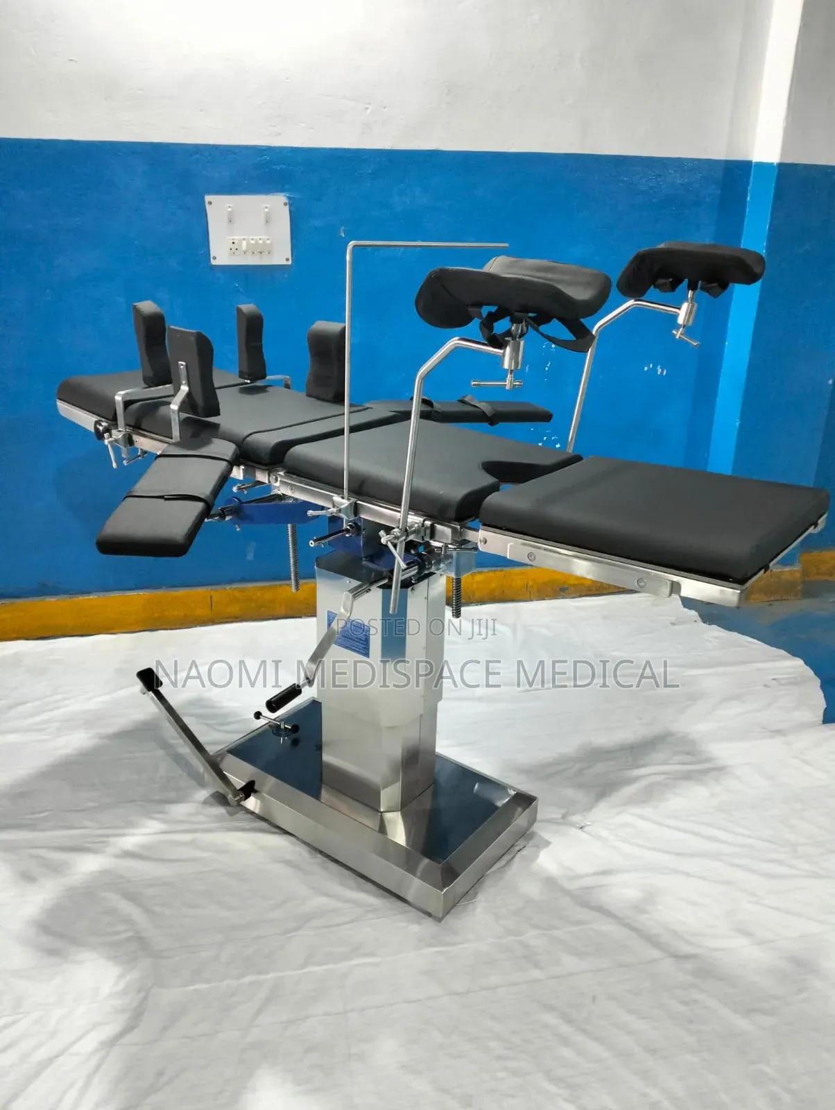 C-Arm Compatible Hydraulic Theatre Table