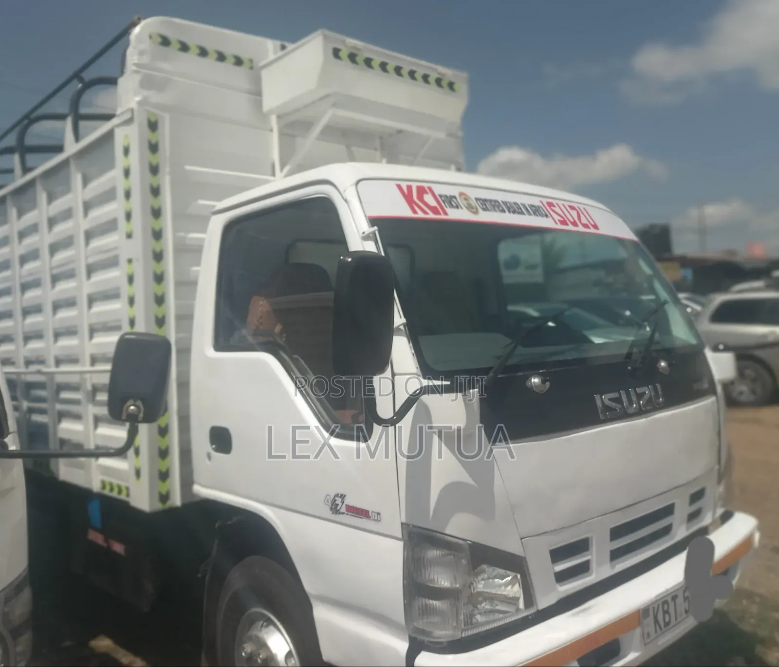 Isuzu NPR Lorry 2011 White