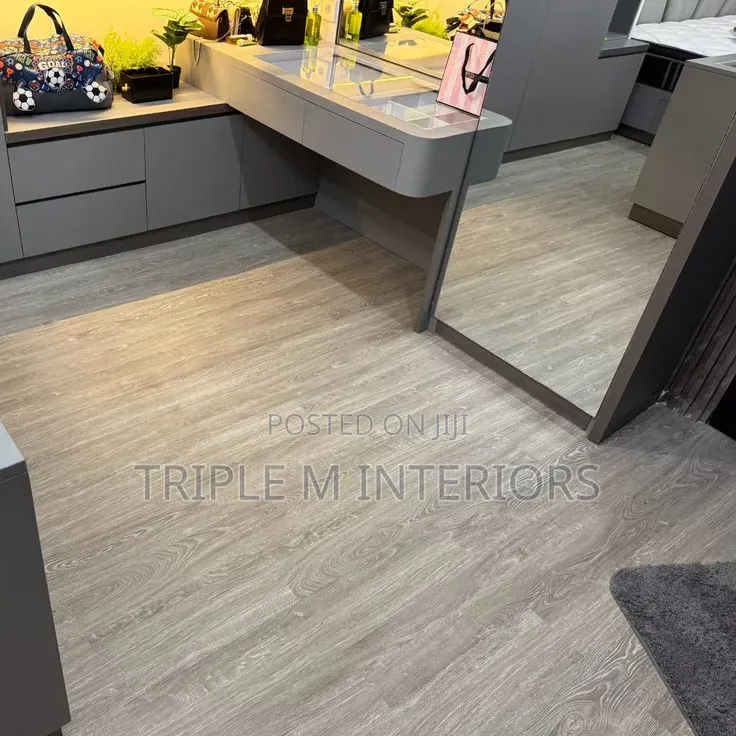 Modern Wooden Laminate/Waterproof SPC Floor Planks