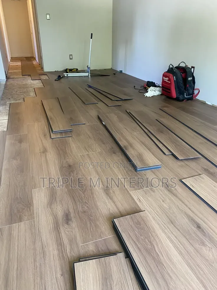 No-Fuss Interlocking SPC Floor Planks for Quick Setups