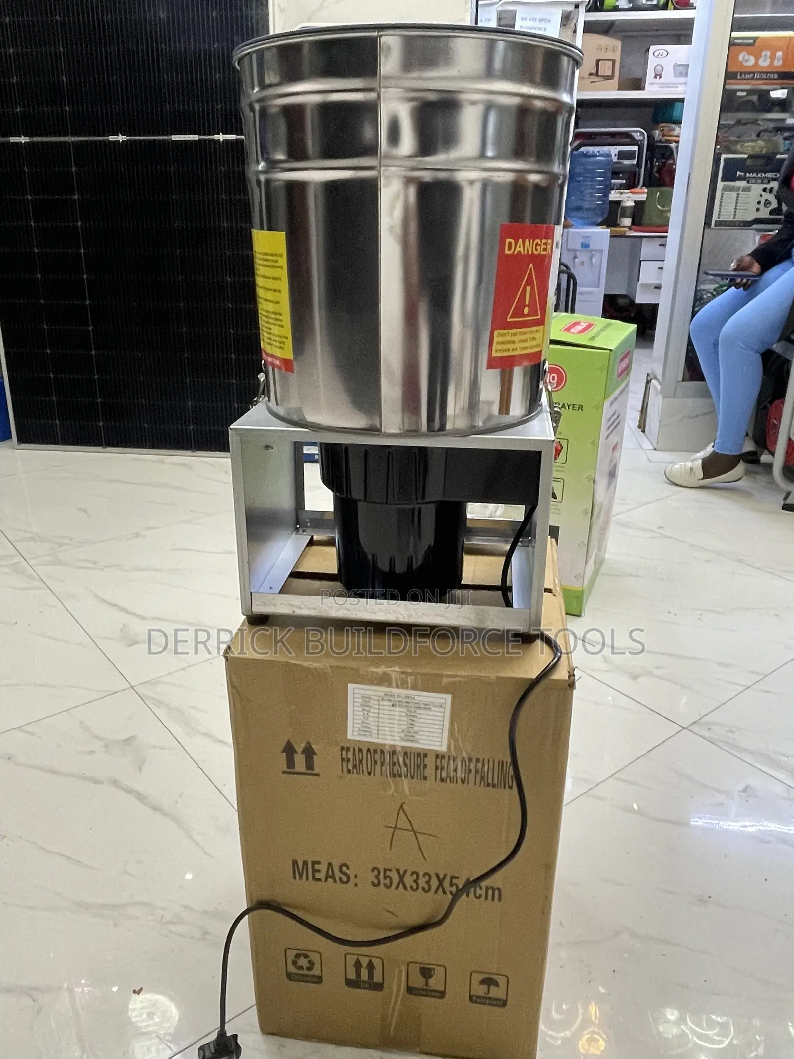 Multifunctional Vegetable Chopper With Extra Blades