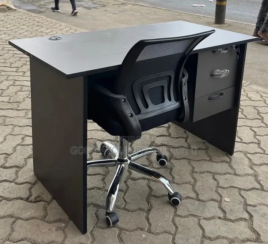 New Modern and Comfortable Office Chair and Office Desk Grey 0.9 M