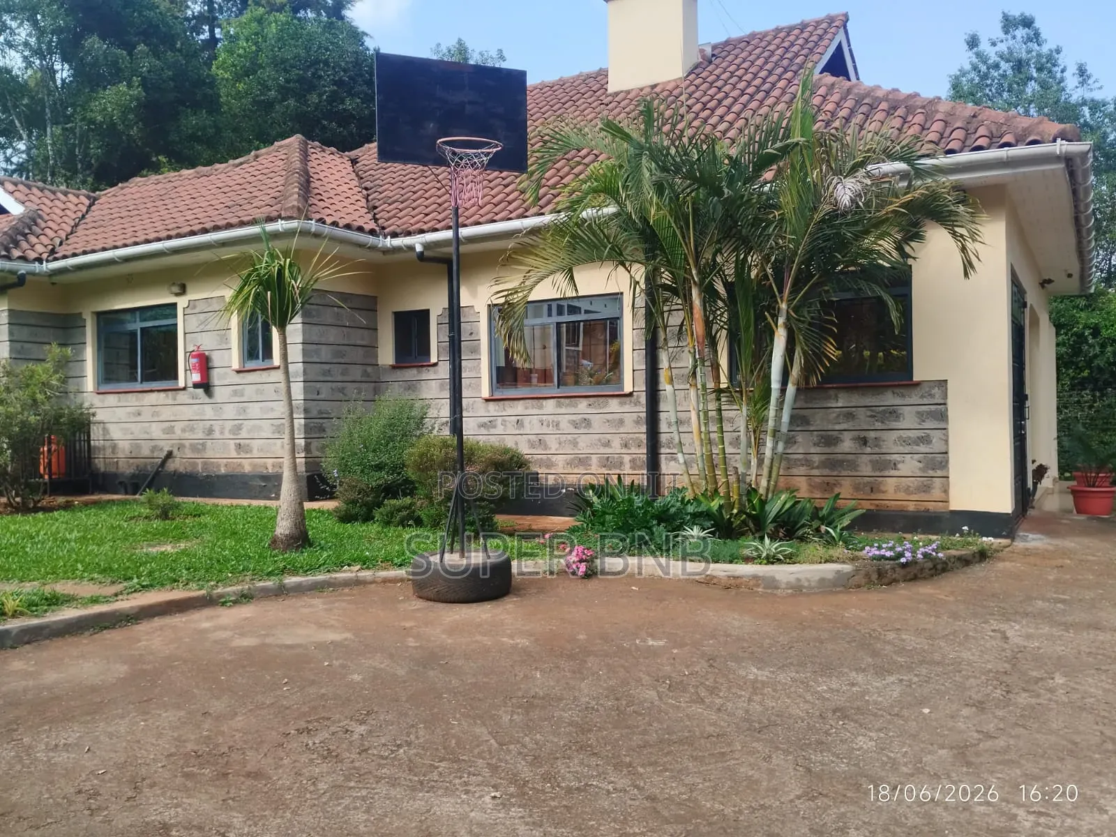 Modern Furnished 4 Bedroom for Partying Wedding Arrangements
