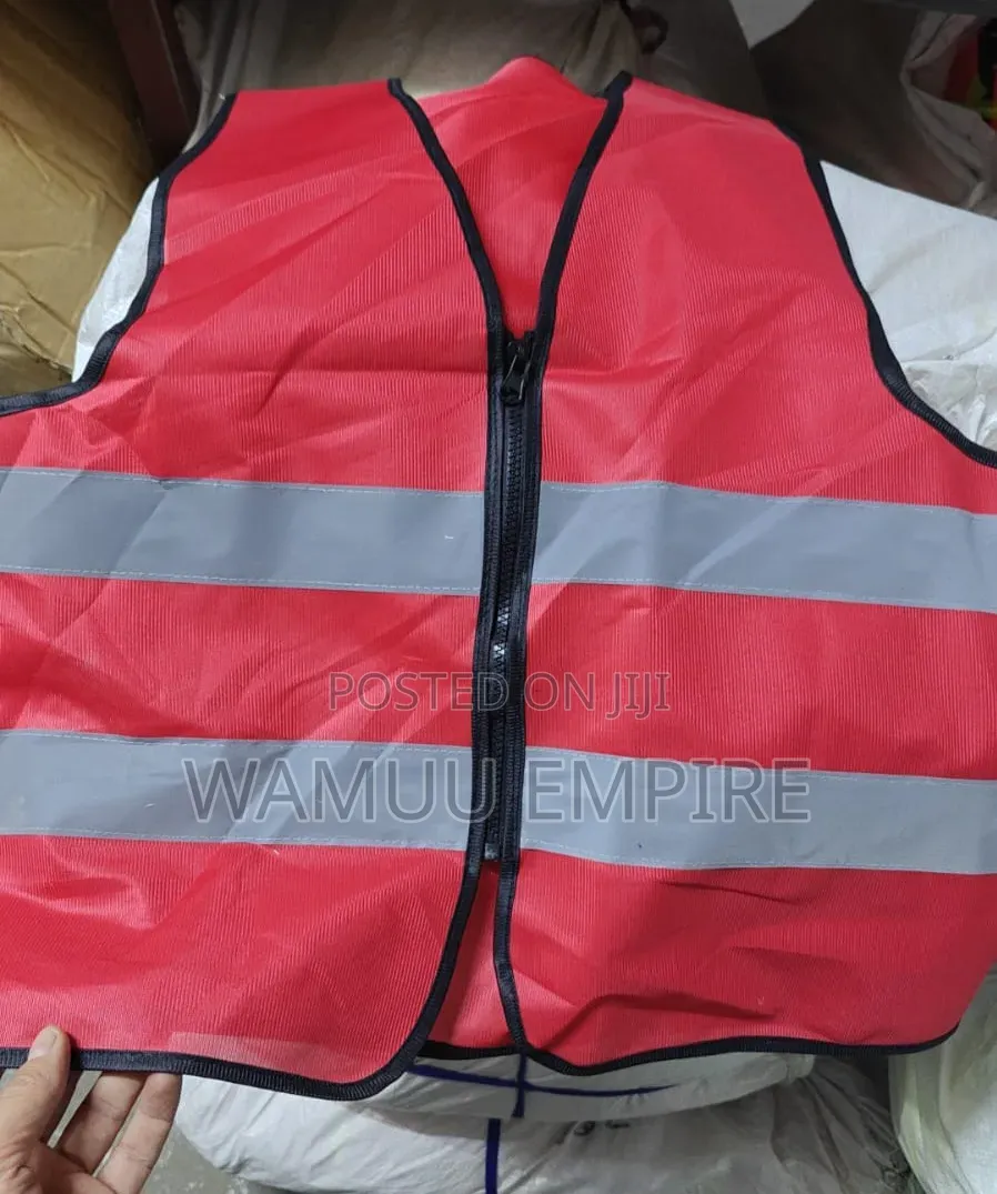 Red High-visibility Safety Vest With A Front Zipper