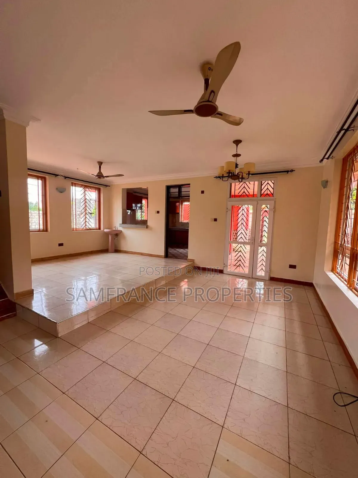 4bdrm Mansion in Mtwapa for sale