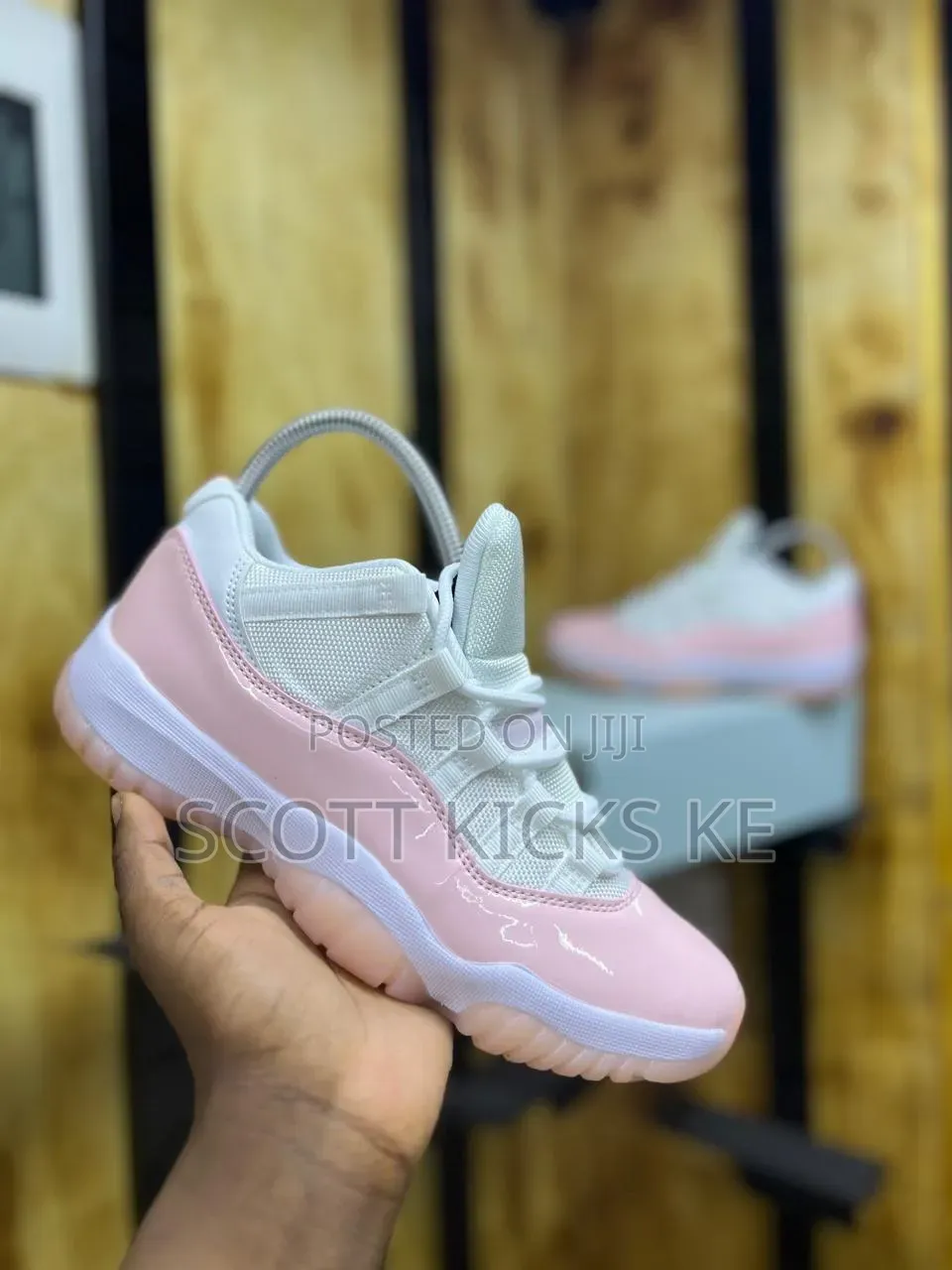 Air Jordan J11 Low Cut Legend Pink
