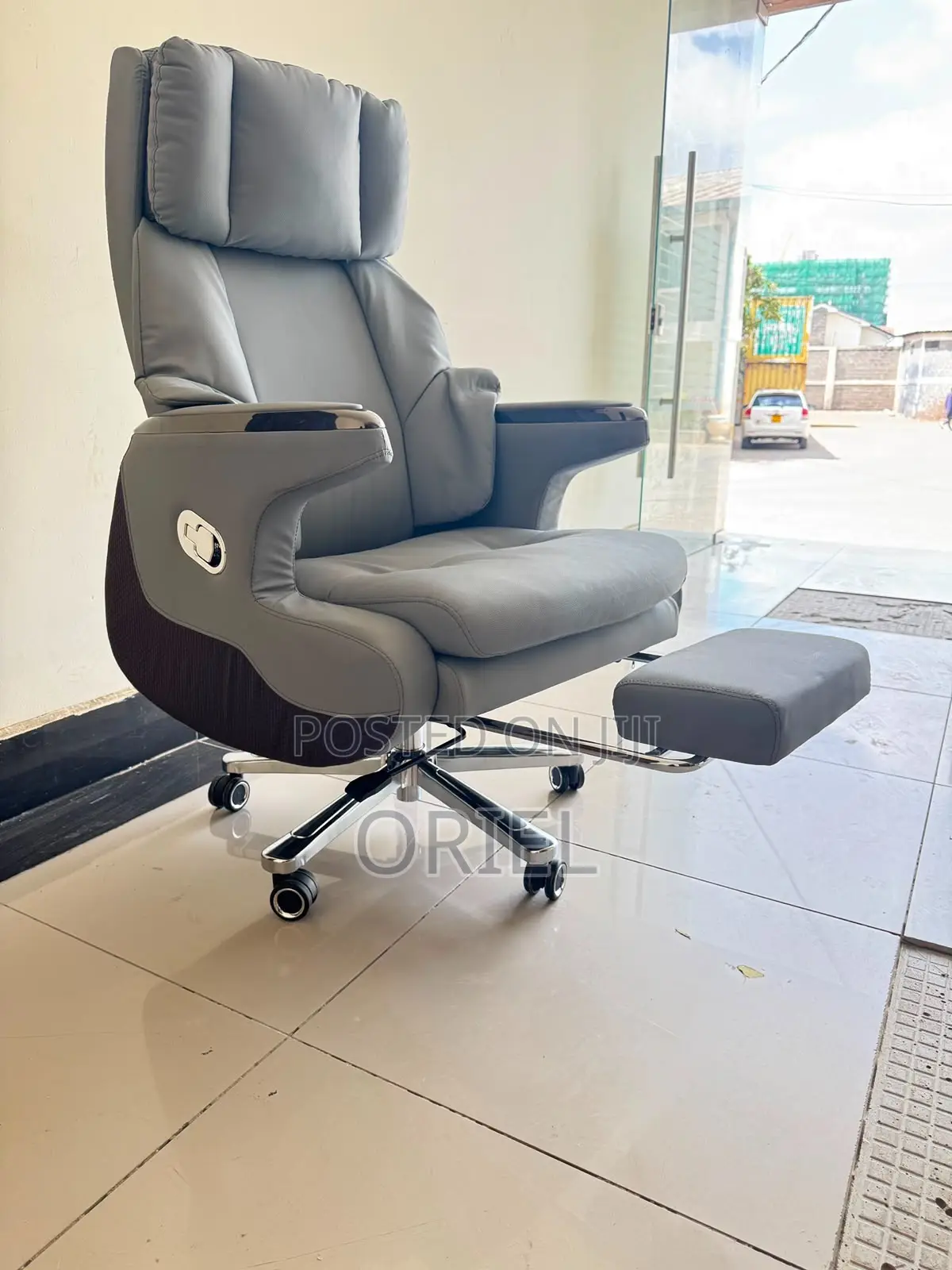 Office Chair : High-Back Ergonomic Design Reclining Chair