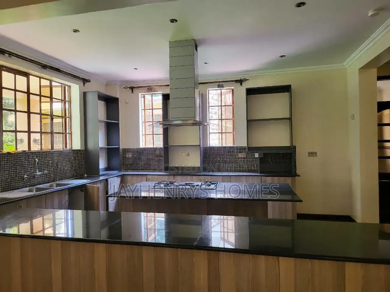 4bdrm House in Rosslyn for rent