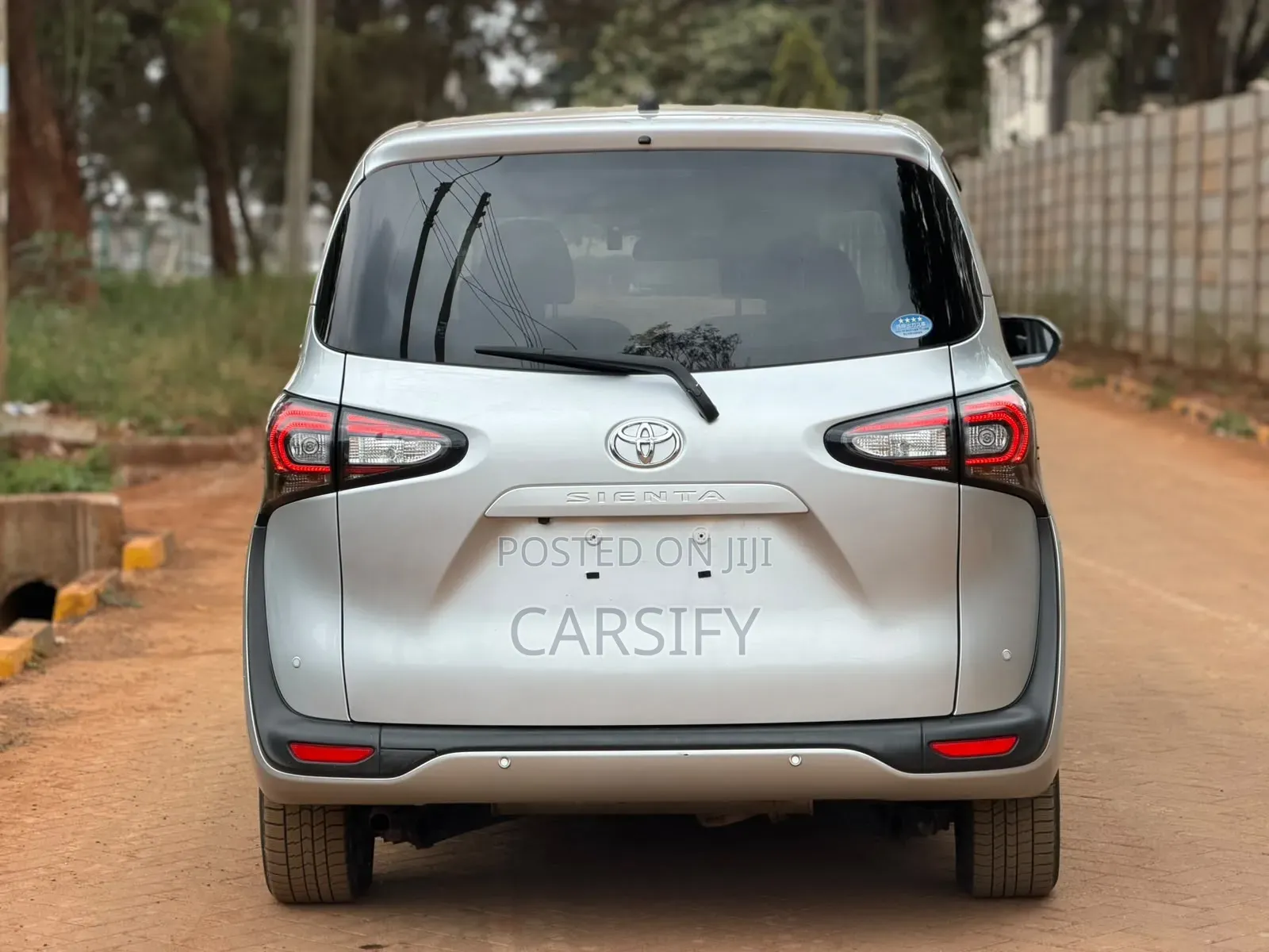 Toyota Sienta 2019 Silver