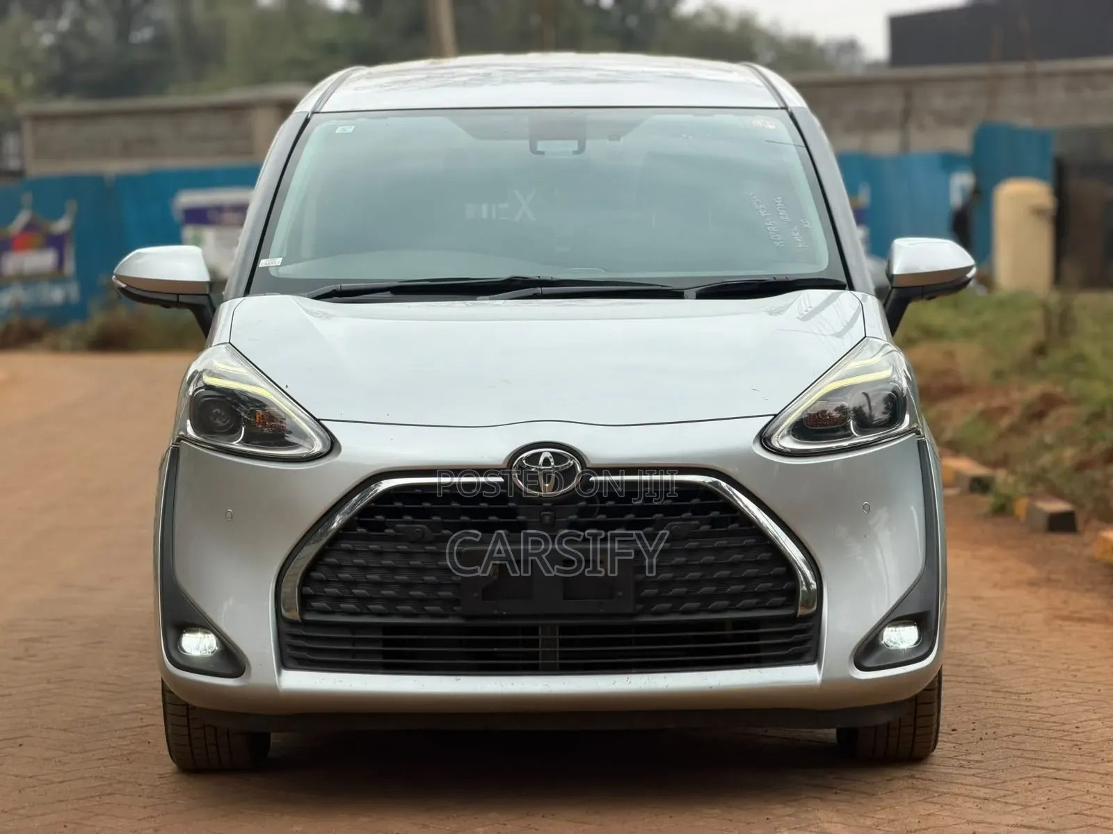 Toyota Sienta 2019 Silver