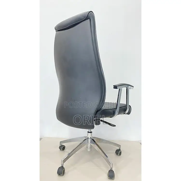 Office Chair : Black Executive High-Back Swivel Chair