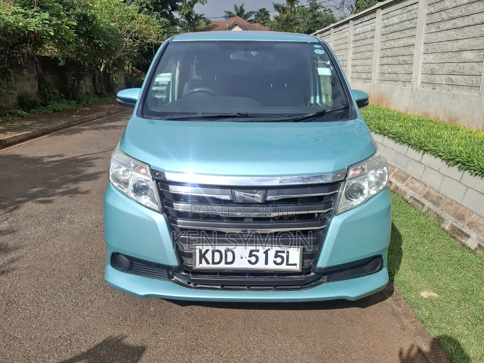 Toyota Noah 2.0 FWD (8 Seater) 2014 Blue