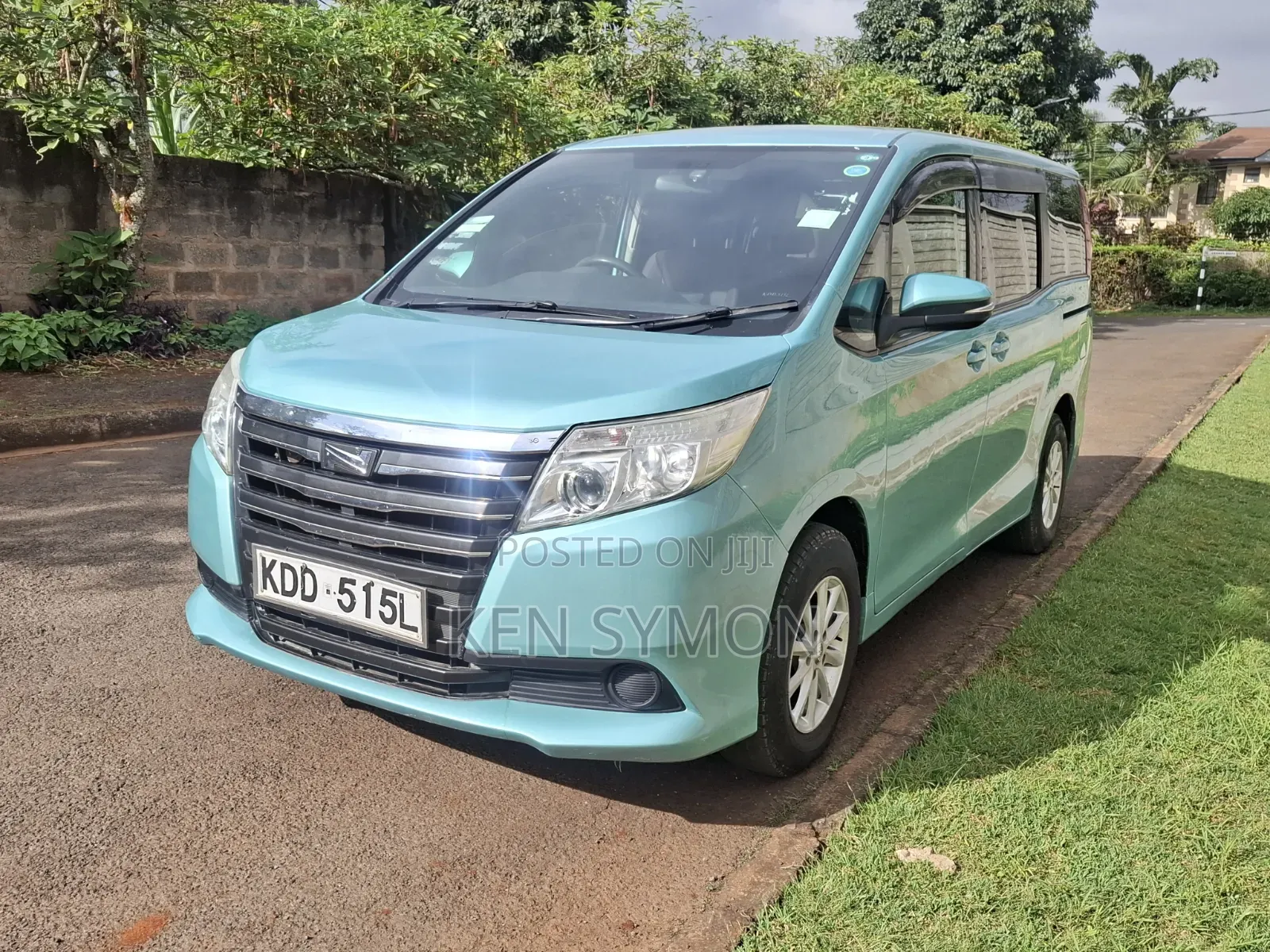 Toyota Noah 2.0 FWD (8 Seater) 2014 Blue