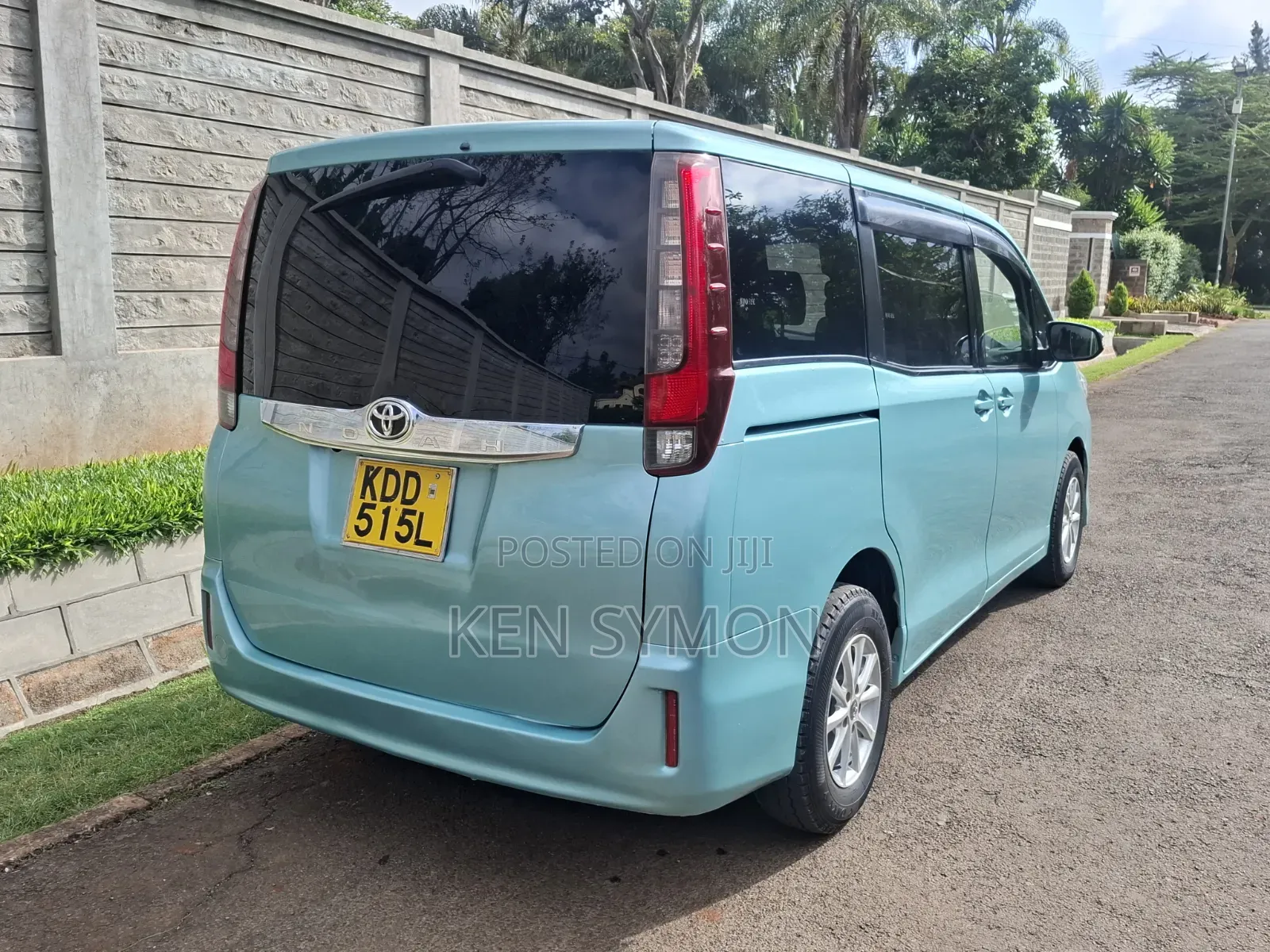 Toyota Noah 2.0 FWD (8 Seater) 2014 Blue