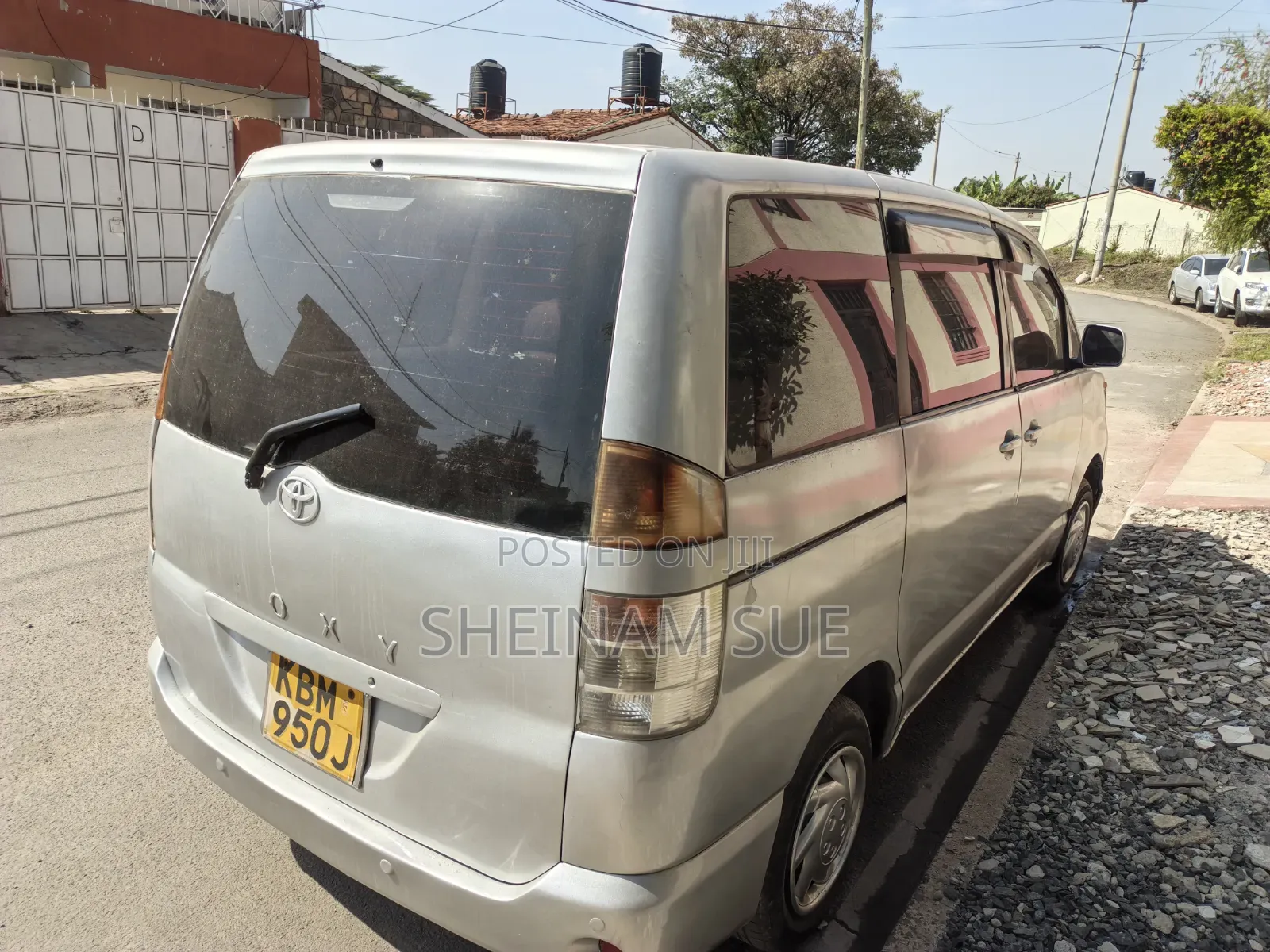 Toyota Voxy 2004 Silver