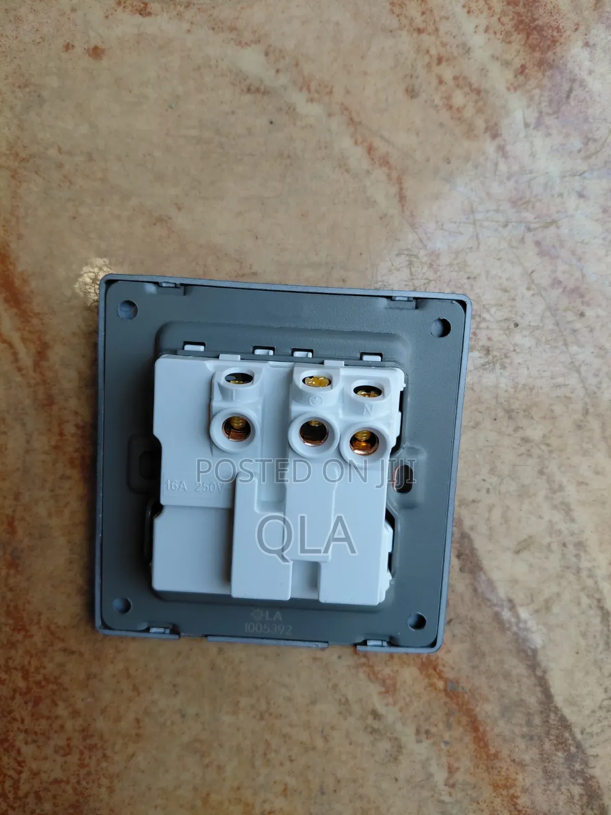 3pin Multi Switched Socket With Neon Sp Q3a