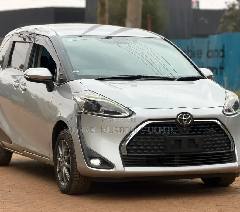 Toyota Sienta 2019 Silver