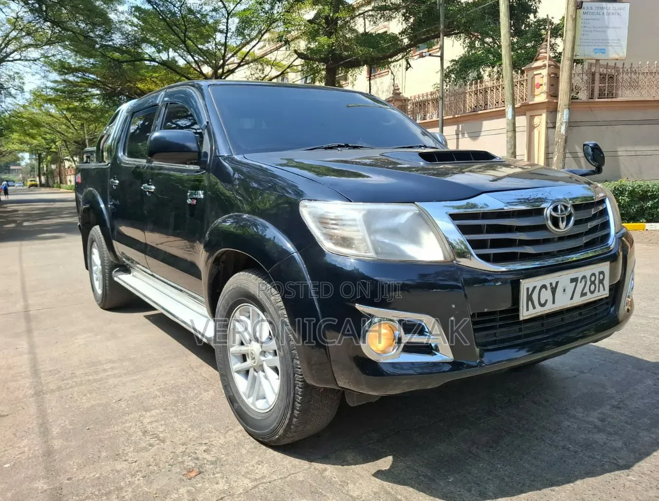 Toyota Hilux 2013 Black