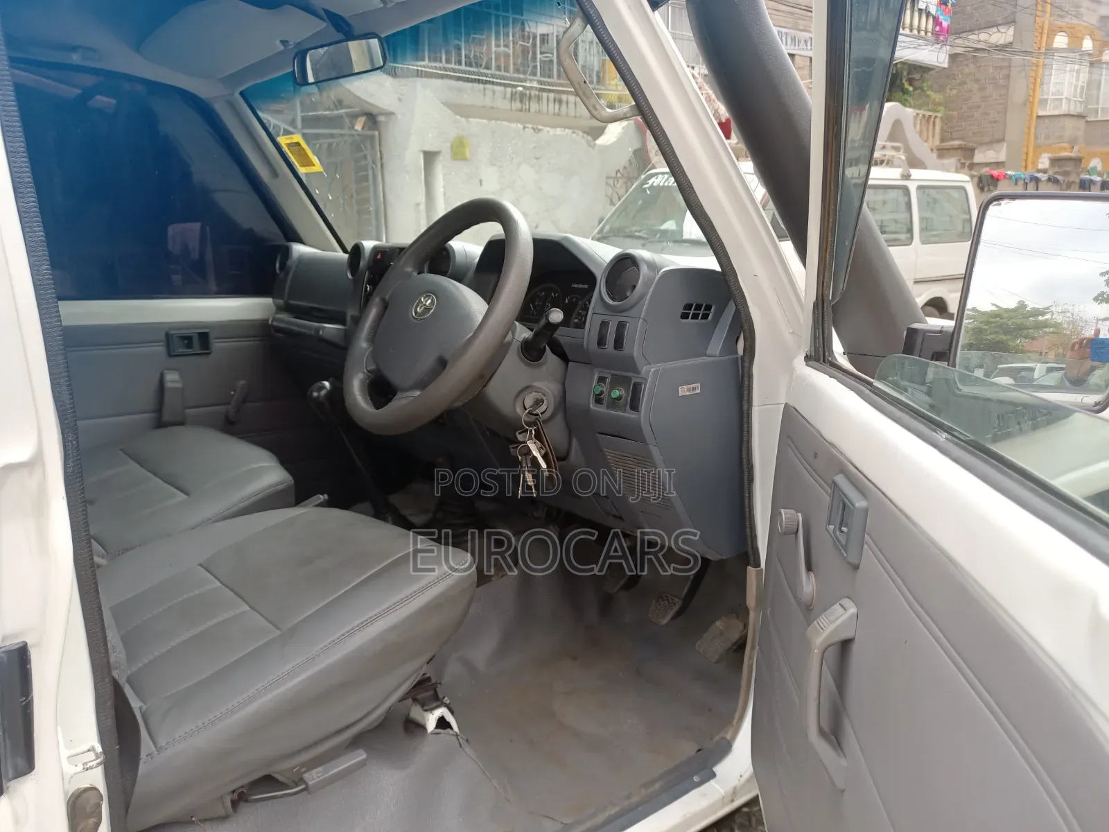 Toyota Land Cruiser 2016 White