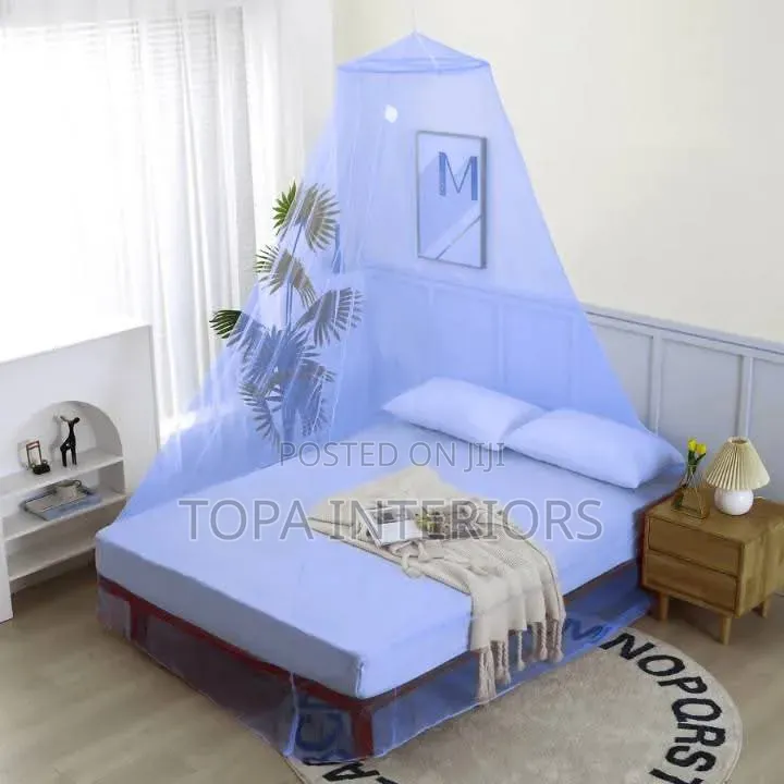 Lightweight Bedroom Mosquito Net With Four Stands