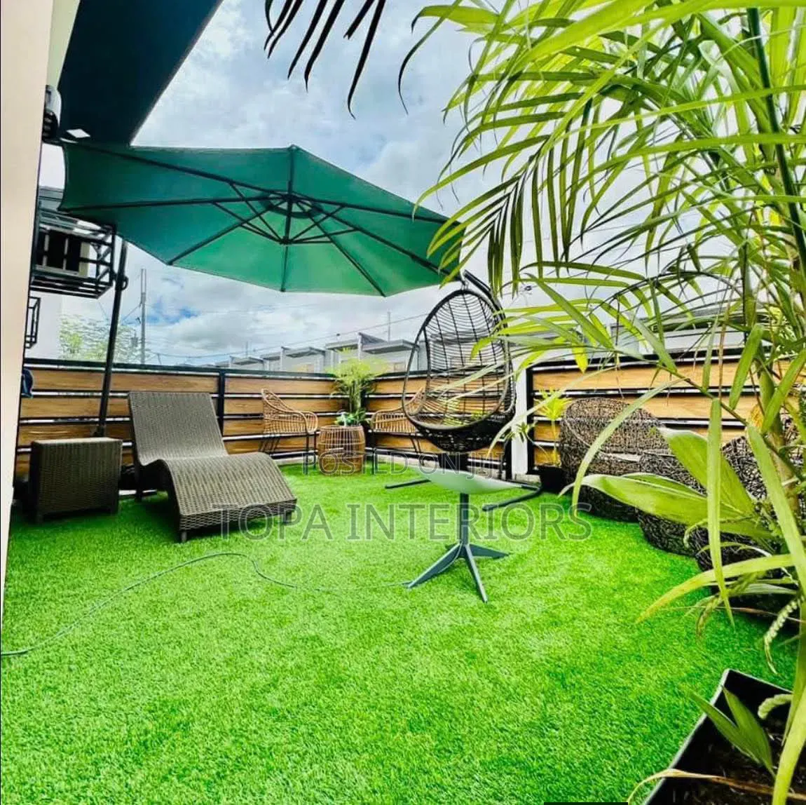 Outdoor Open Garden Artificial Grass Carpets Installation