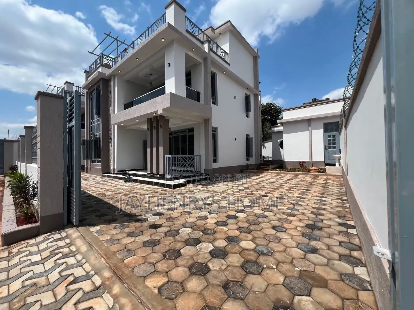 5bdrm House in Mugutha, Kimbo for sale