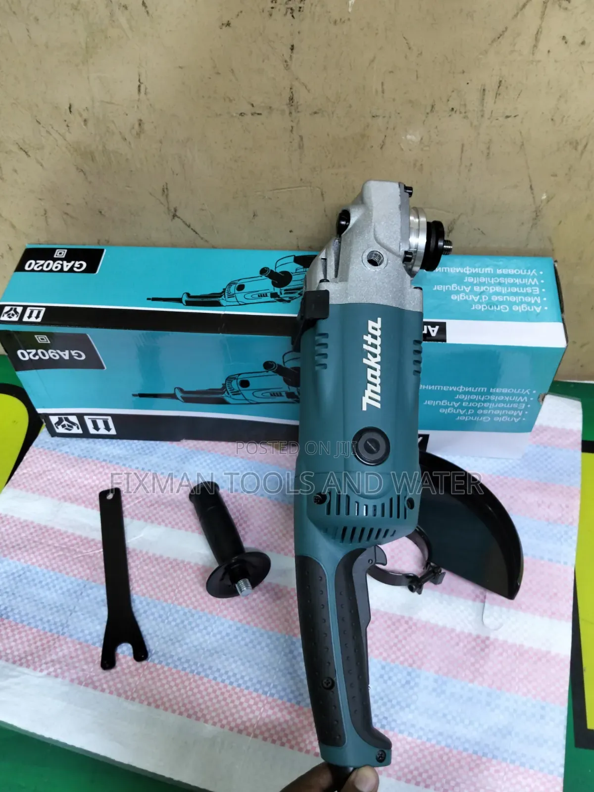 New Makita Angle Grinder 2100 Watts 9 Inches With FREE Cutting Disc